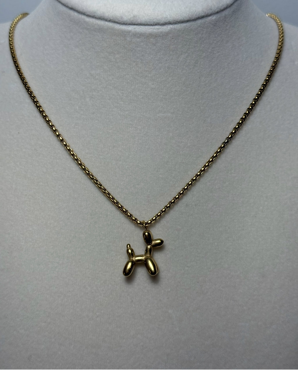 Balloon dog necklace ✨