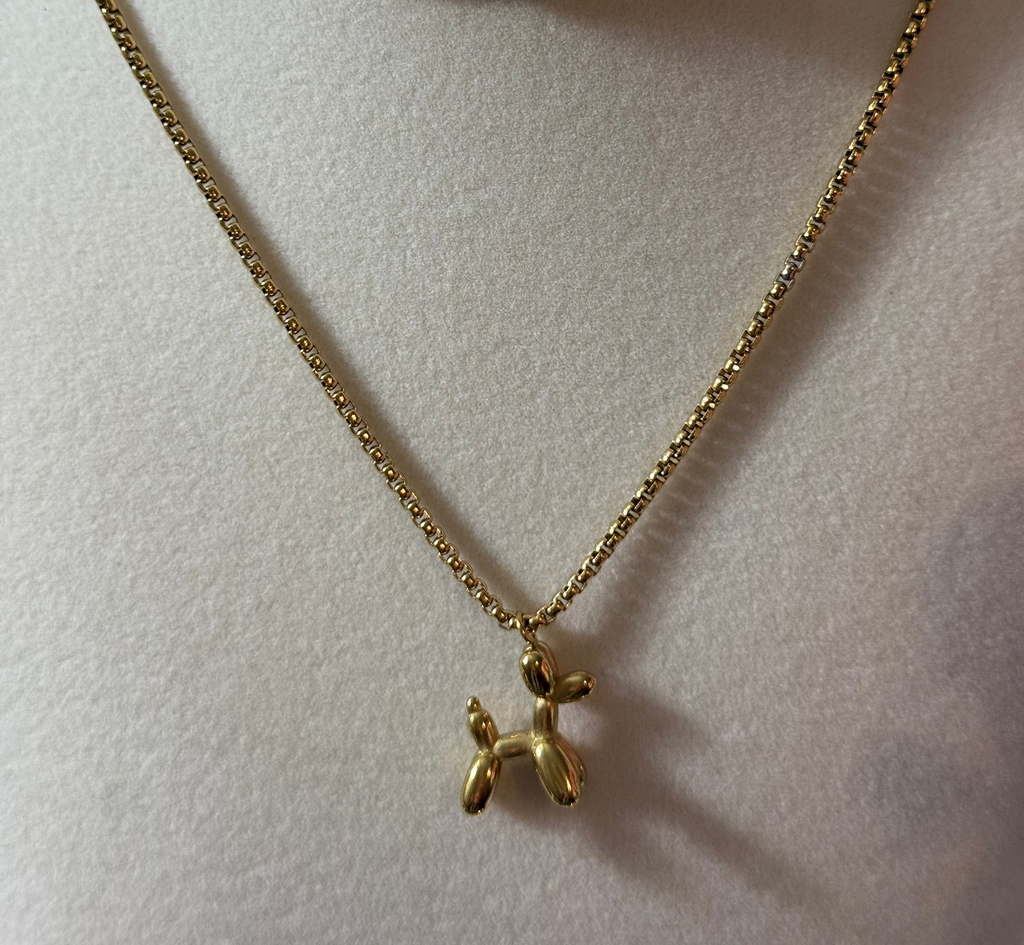 Balloon dog necklace ✨