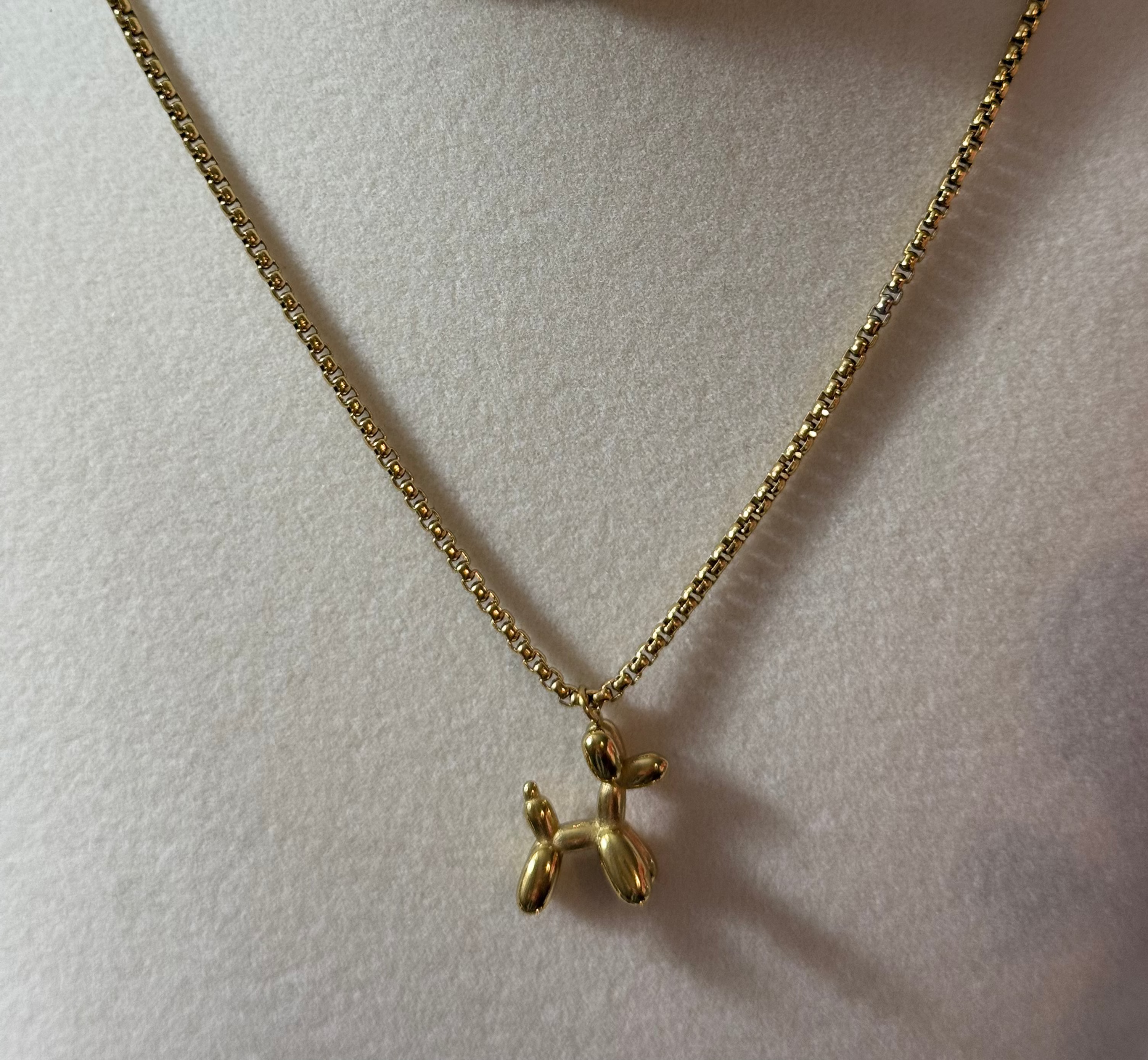 Balloon dog necklace ✨